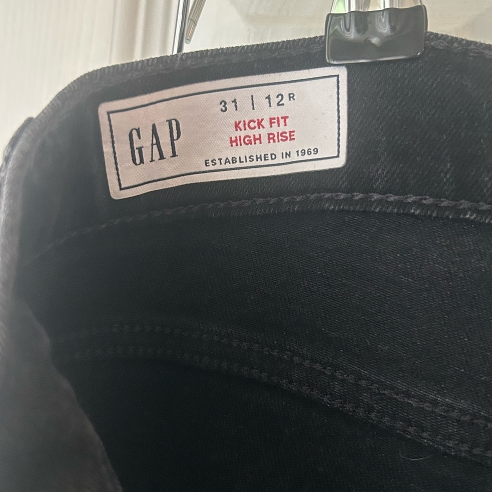 GAP Kick Fit High Rise - Picture 3 of 3